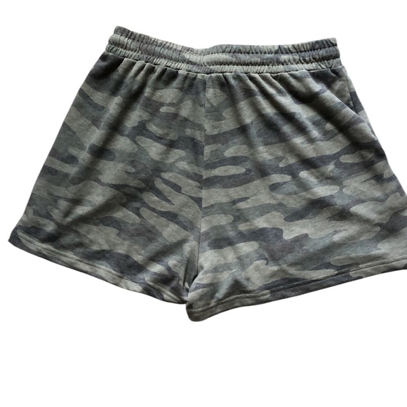 NWT Velvet Orchid Camo Green Shorts elastic waist pockets drawstring SZ M comfy - Picture 2 of 10